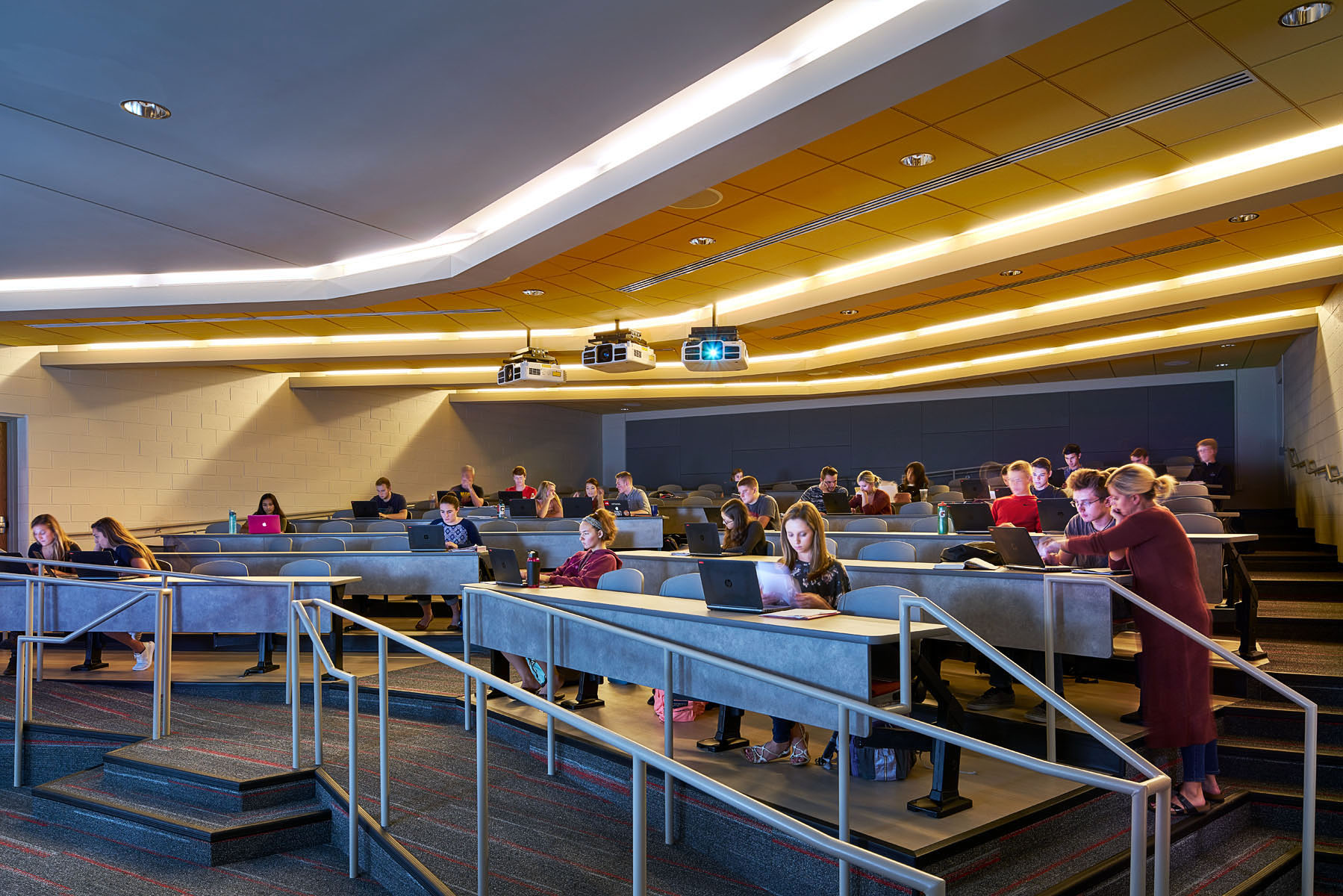 DLR_LinnMar_0150_LR_EDU